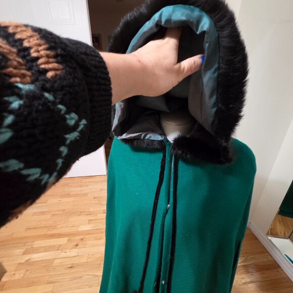 Vintage wool green with fur cape - Picture 3 of 8